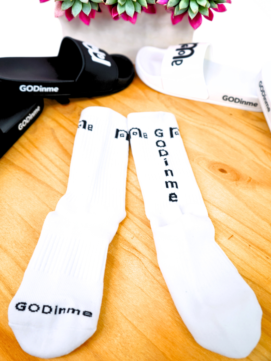 High quality White Athletic Socks feature the powerful GODinme logo on each side, and GODinme name at toes and also at back achilles area to provide the confidence and motivation to reach your fitness goals.