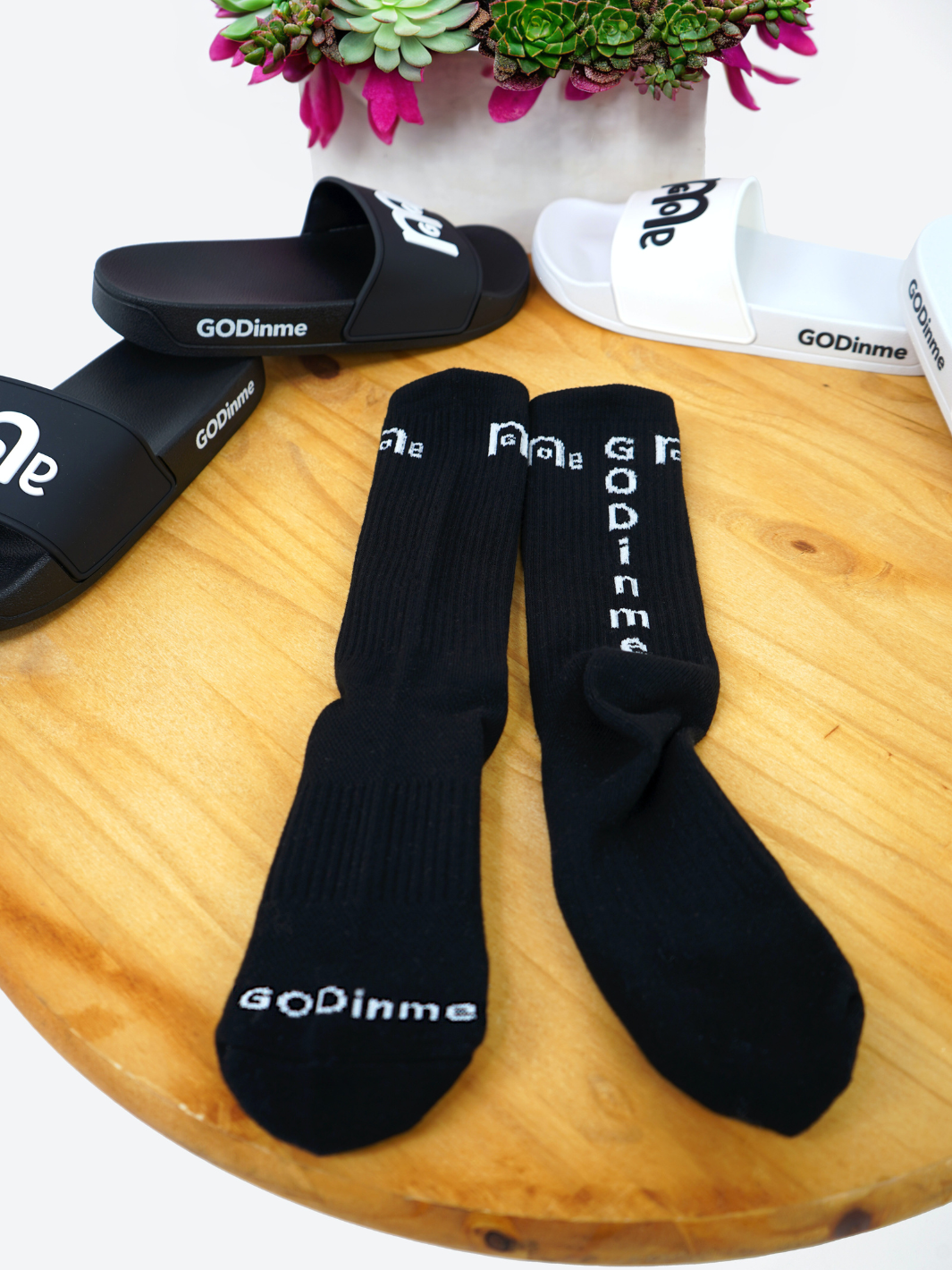 High quality Black Athletic Socks feature the powerful GODinme logo on each side, and GODinme name at toes and also at back achilles area to provide the confidence and motivation to reach your fitness goals.